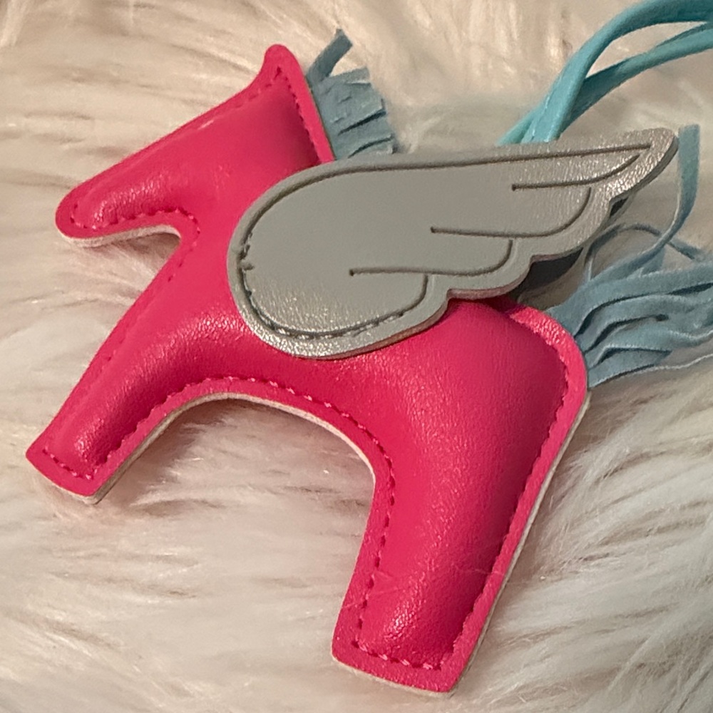 Winged Horse Bag Tag or Key Holder - Flying Pony - Picture 3 of 7